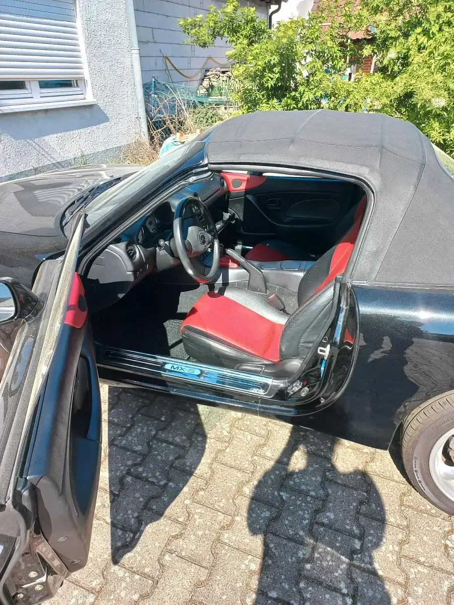 Używany Mazda MX5 110 KM (80 kW) 2005 Czarny Kabriolet