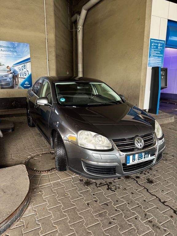 Gebraucht VW Jetta 105 PS (77 kW) 2007 Grau Limousine