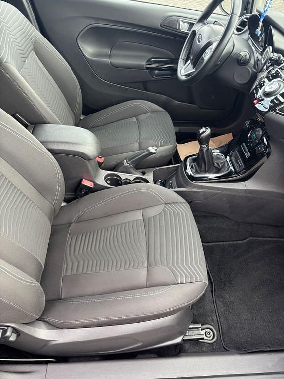 Gebraucht Ford Fiesta 95 PS (69 kW) 2013 Schwarz Kleinwagen