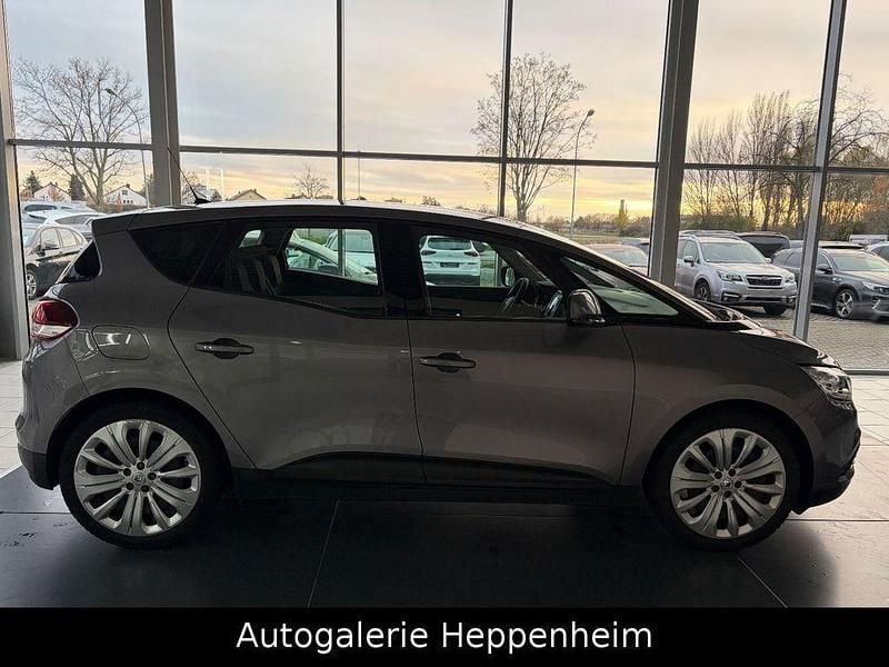 Gebraucht Renault Scénic IV Life 116 PS (85 kW) 2018 Grau Van / Kleinbus