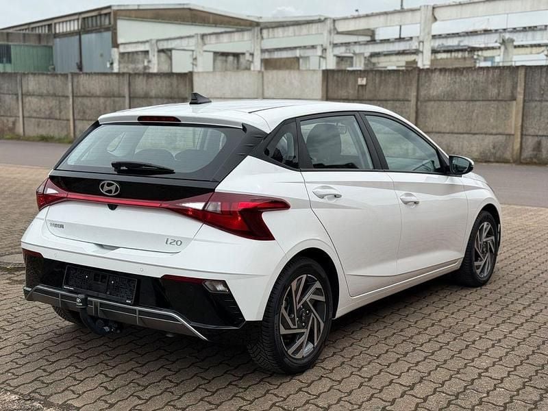 Gebraucht Hyundai i20 101 PS (74 kW) 2024 Weiß Kleinwagen