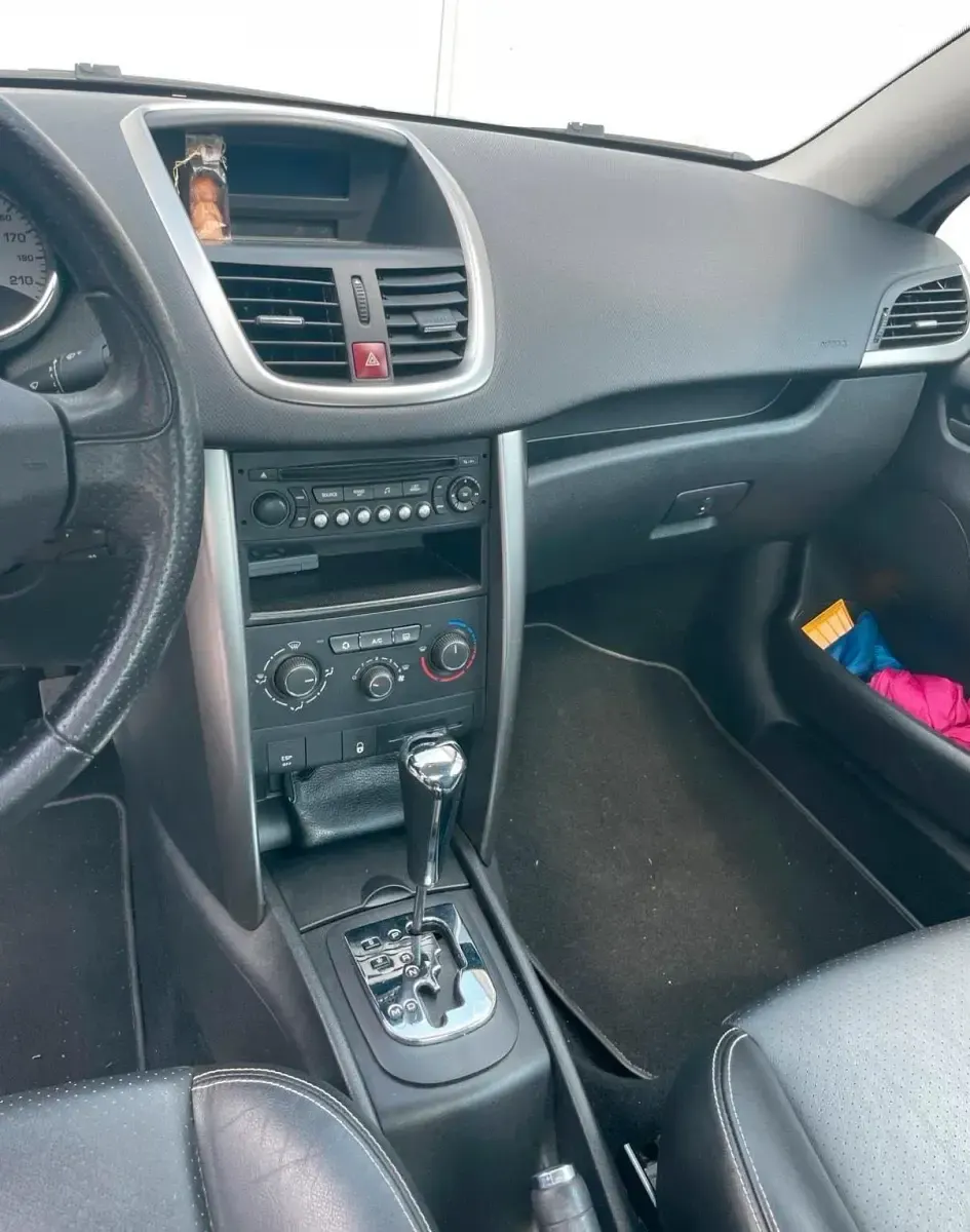 Gebraucht Peugeot 207 CC 119 PS (87 kW) 2010 Silber Cabrio