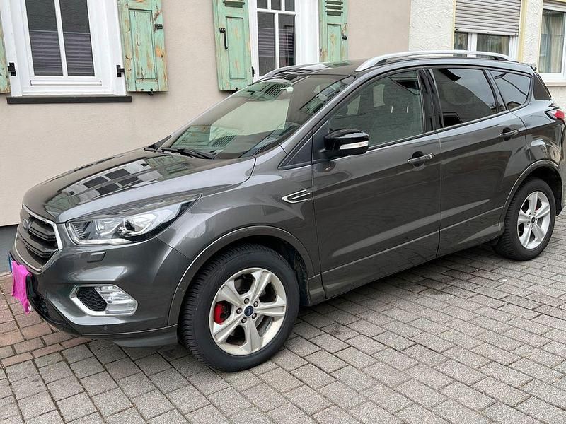 Gebraucht Ford Kuga 179 PS (131 kW) 2019 Grau SUV