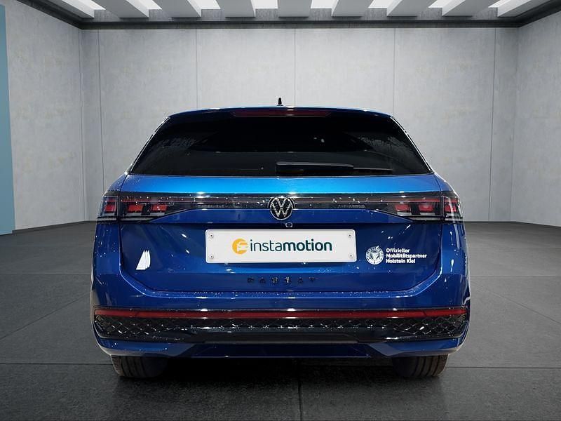 Gebraucht VW Passat R-line 177 PS (130 kW) 2025 Blau Kombi