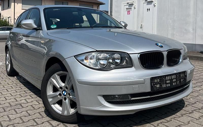 Titansilber Gebraucht 2010 BMW 116 Sport Line Kleinwagen | 3.790 € (Fairer Preis) - Bild 1/4