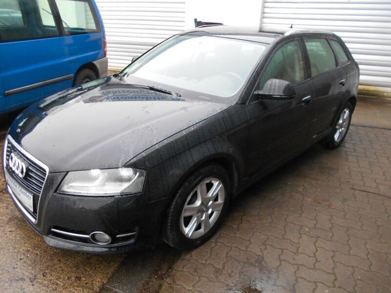 Schwarz Gebraucht 2012 Audi A3 Sportback Attraction Limousine | 7.850 € (Fairer Preis) - Bild 1/4