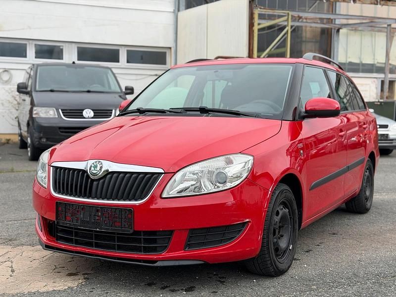 Rot Gebraucht 2011 Skoda Fabia Family Kleinwagen | 1.650 € (Guter Preis) - Bild 1/4