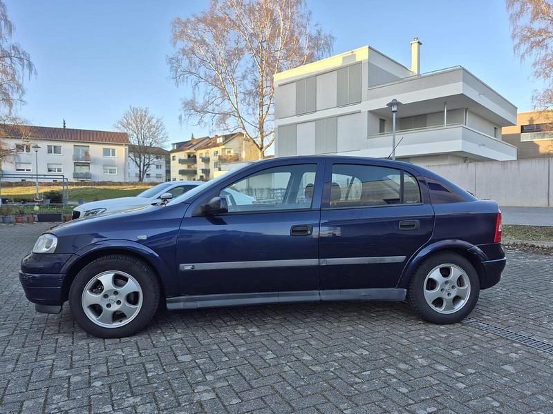 Gebraucht Opel Corsa 101 PS (74 kW) 2000 Blau Limousine
