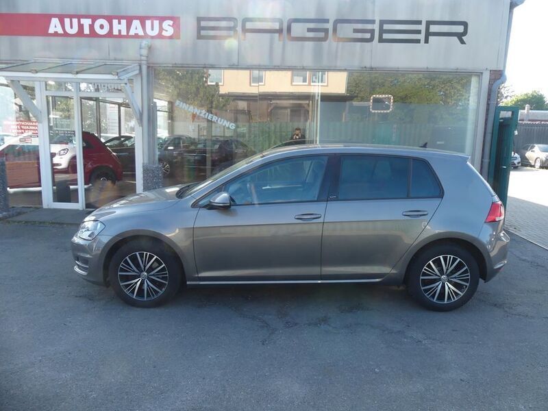 Grau Gebraucht 2016 VW Golf VII Allstar Limousine | 14.990 € (Fairer Preis) - Bild 1/4