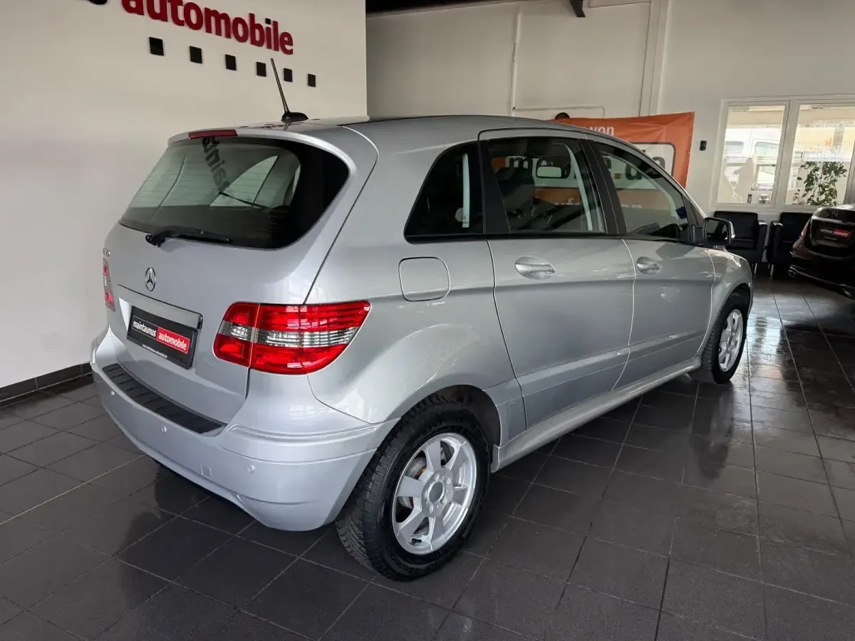 Gebraucht Mercedes B170 116 PS (85 kW) 2009 Silber Van / Kleinbus