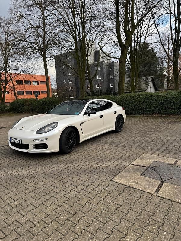 Grau Gebraucht 2014 Porsche Panamera Limousine | 28.000 € - Bild 1/4