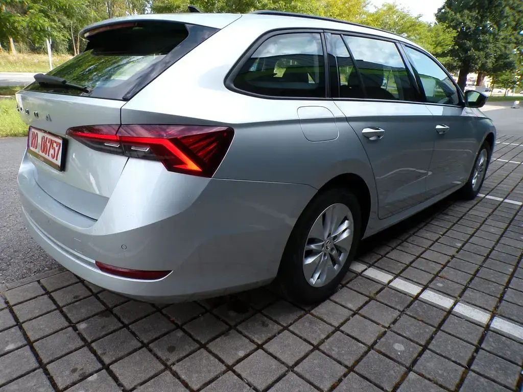 Gebraucht Skoda Octavia 116 PS (85 kW) 2023 Silber Limousine
