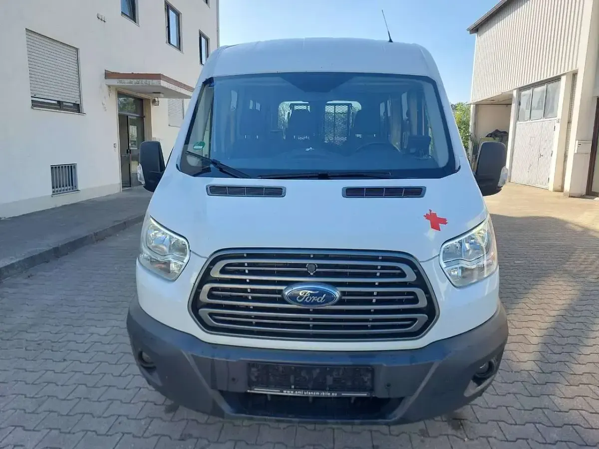 Gebraucht Ford Transit Trend 131 PS (96 kW) 2019 Frostweiß Van