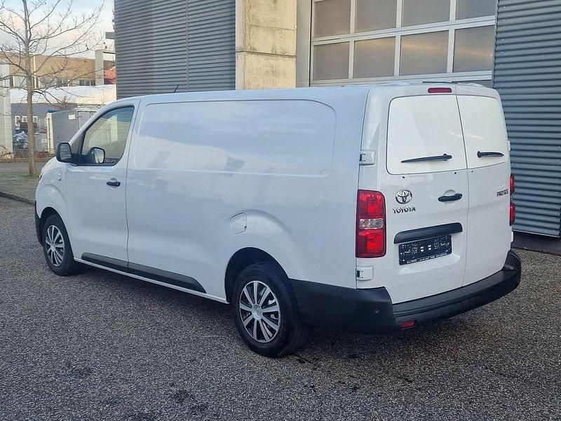 Gebraucht Toyota Proace 144 PS (105 kW) 2023 Ice white Van / Kleinbus