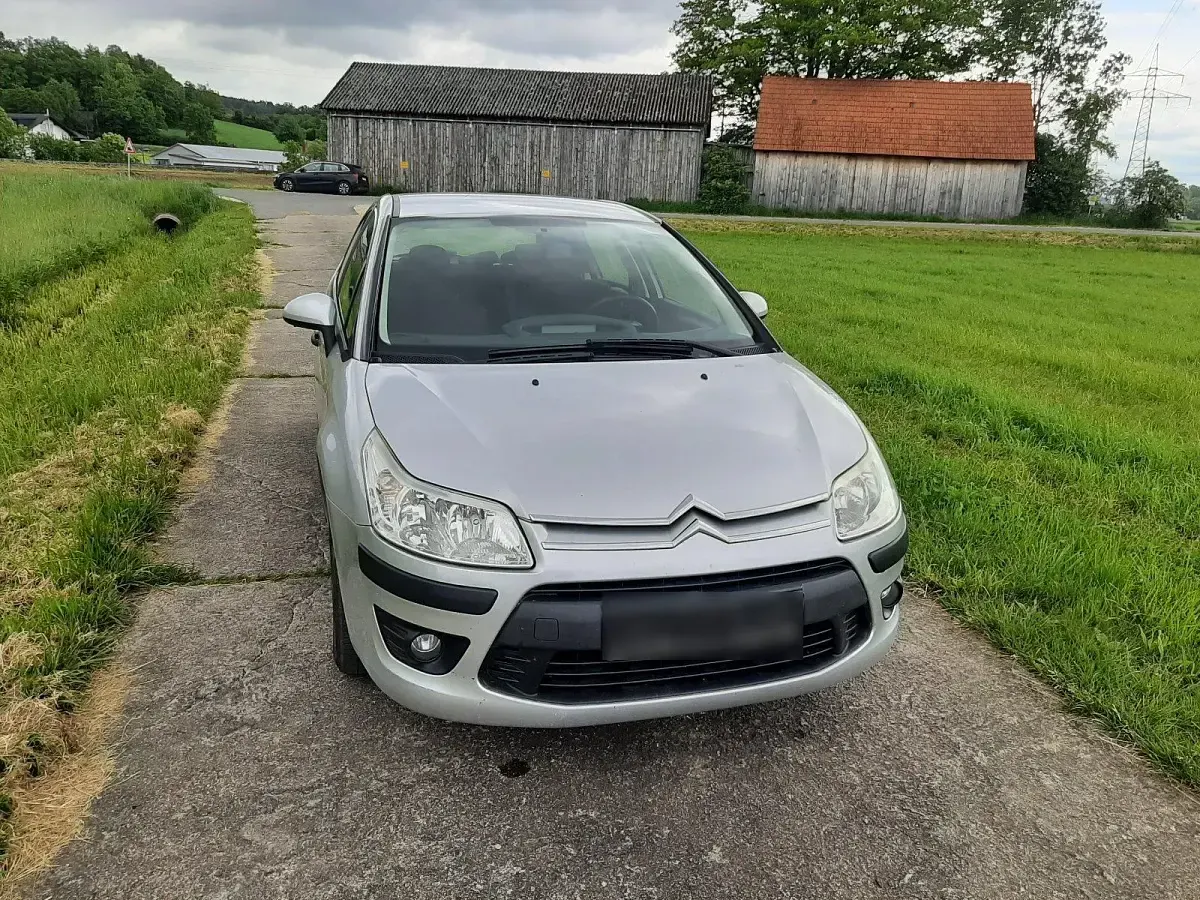 Gebraucht Citroën C4 90 PS (66 kW) 2010 Silber Limousine