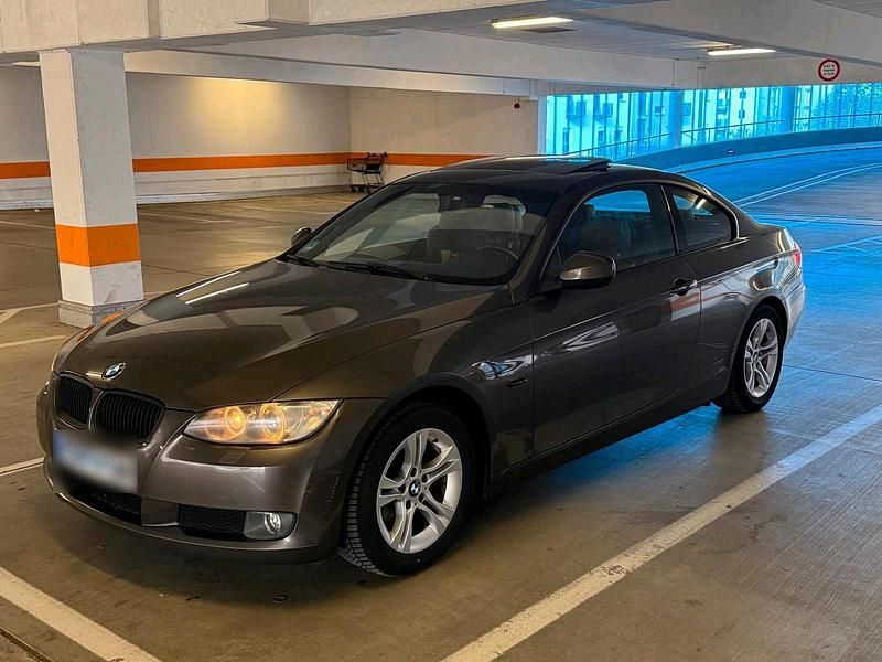 Gebraucht BMW 320 177 PS (130 kW) 2010 Braun Coupé