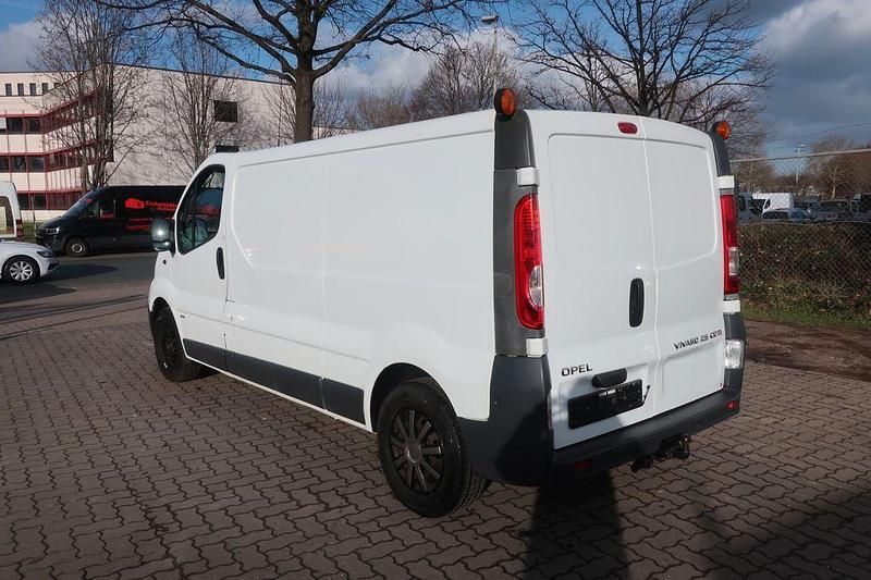Gebraucht Opel Vivaro 145 PS (106 kW) 2011 Weiß Van / Kleinbus