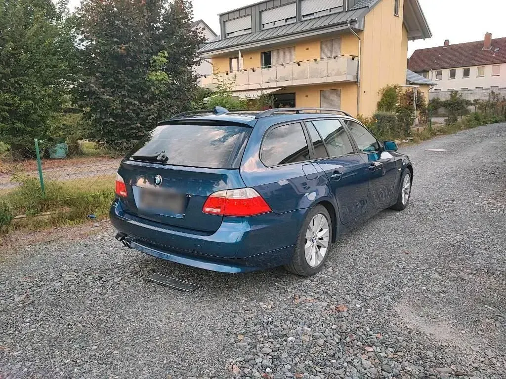 Gebraucht BMW 545 333 PS (244 kW) 2004 Blau Kombi