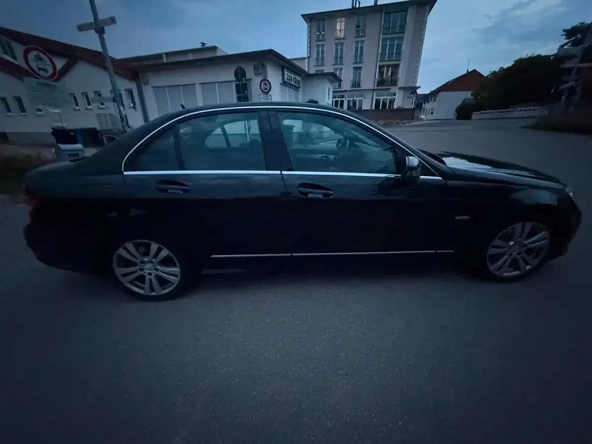 Gebraucht Mercedes C200 Avantgarde 183 PS (134 kW) 2009 Schwarz Limousine