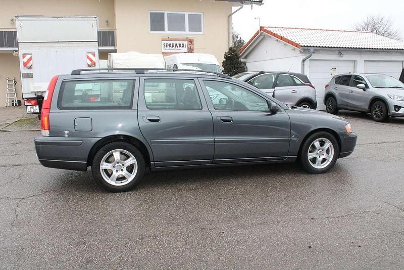 Gebraucht Volvo V70 185 PS (136 kW) 2006 Titanium grey pearl / metallic Kombi
