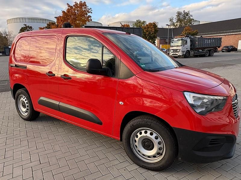 Rot Gebraucht 2023 Opel Combo Van / Kleinbus | 14.949 € (Superpreis) - Bild 1/4