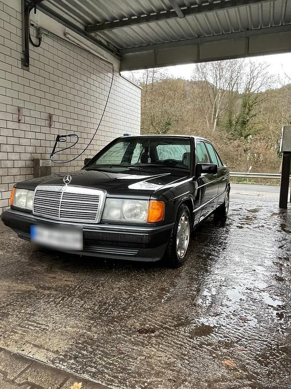 Gebraucht Mercedes 190 122 PS (89 kW) 1990 Grau Limousine