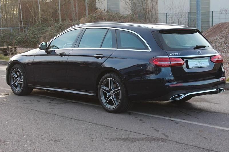 Gebraucht Mercedes E300 AMG 286 PS (210 kW) 2023 Blau Limousine