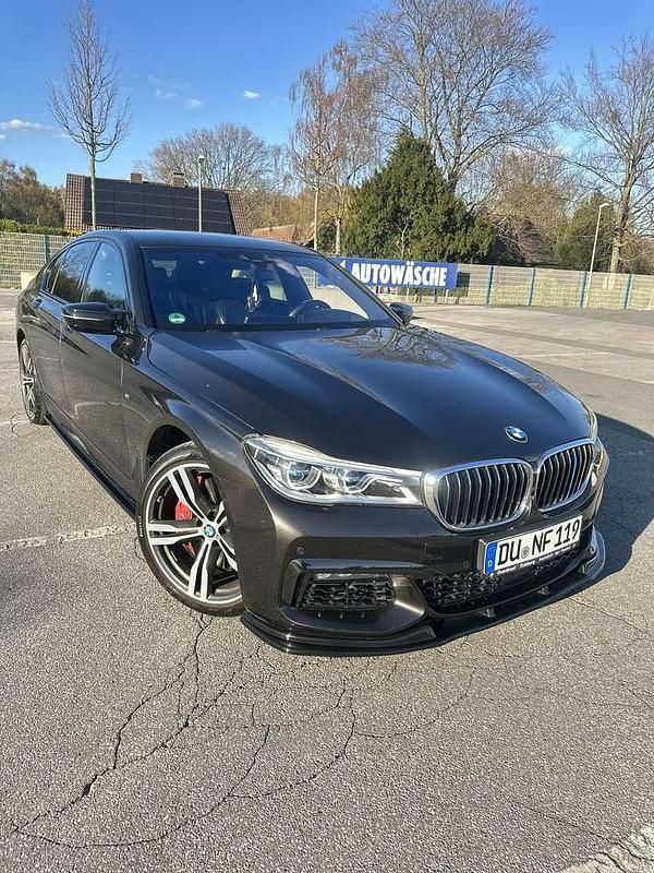 Second-hand BMW 750 400 CP (294 kW) 2017 Berlinǎ