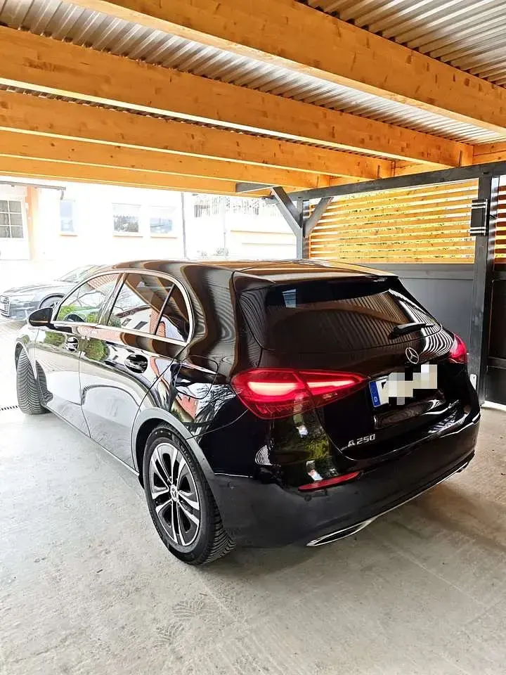 Gebraucht Mercedes A250 Advanced 224 PS (164 kW) 2023 Schwarz Limousine