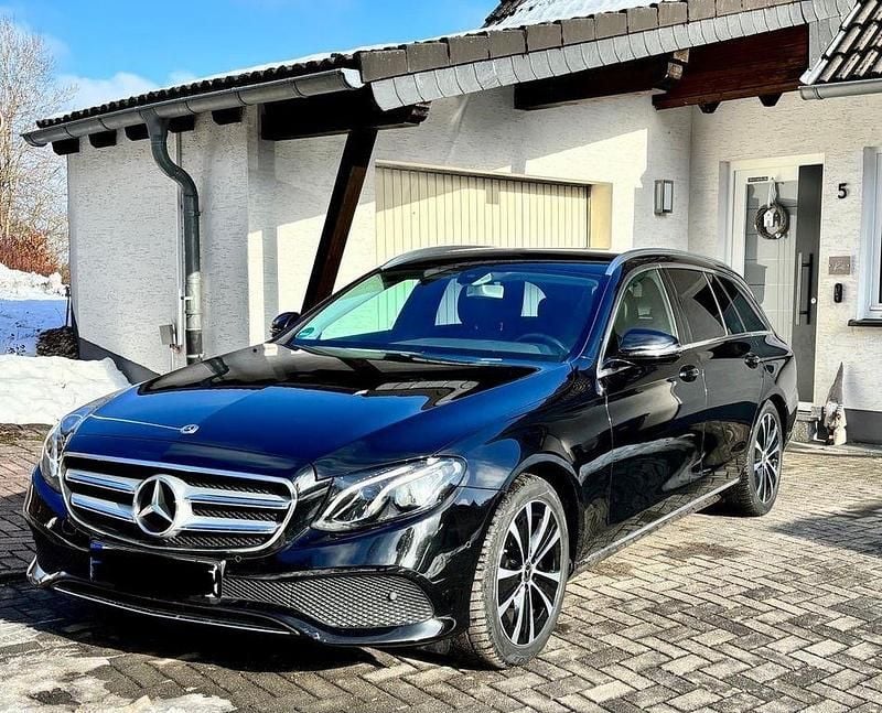 Gebraucht Mercedes E200 Avantgarde 150 PS (110 kW) 2018 Schwarz Kombi