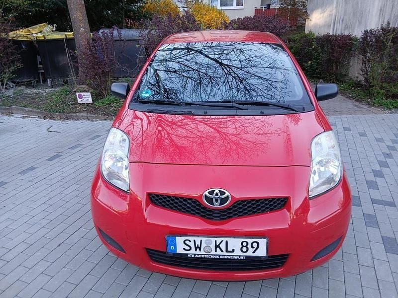 Gebraucht Toyota Yaris 69 PS (50 kW) 2010 Rot Kleinwagen