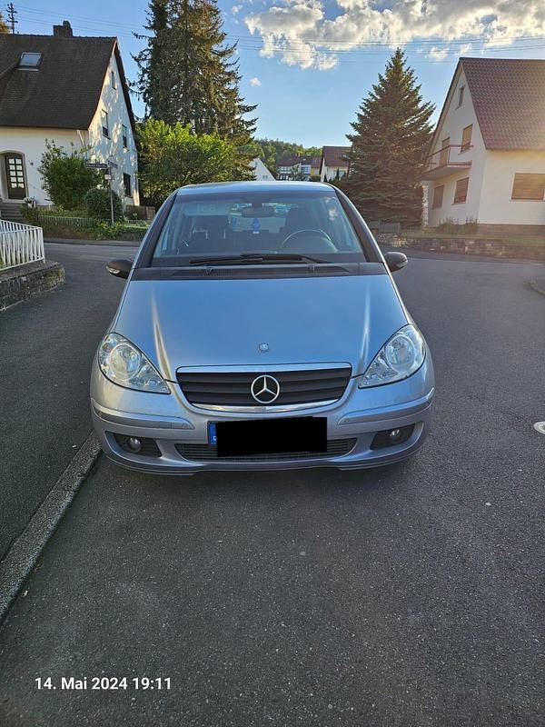 Blau Gebraucht 2006 Mercedes A160 Kleinwagen | 3.199 € (Fairer Preis) - Bild 1/4
