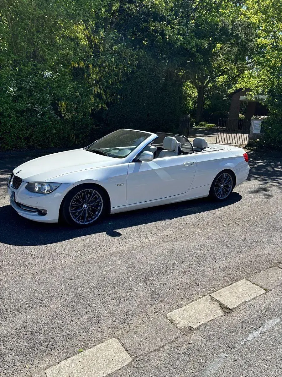 Gebraucht BMW 330 Cabriolet Exclusive 245 PS (180 kW) 2012 Weiß Cabrio