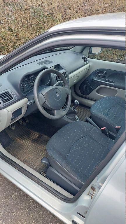 Gebraucht Renault Clio II Expression 75 PS (55 kW) 2001 Grau Limousine