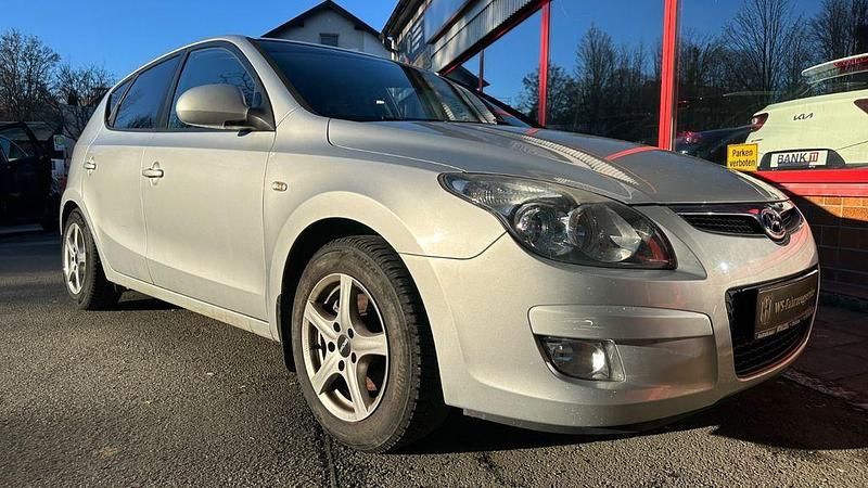 Gebraucht Hyundai i30 Comfort 109 PS (80 kW) 2009 Silber Limousine