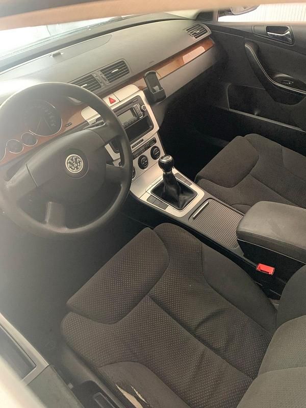 Gebraucht VW Passat 140 PS (102 kW) 2006 Blau Kombi