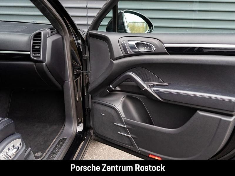 Second-hand Porsche Cayenne Platinum Edition 262 CP (192 kW) 2017 Negru SUV