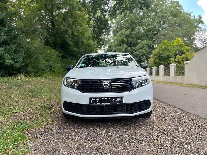 Weiß Gebraucht 2019 Dacia Sandero Essentiel Kleinwagen | 5.599 € (Guter Preis) - Bild 1/4