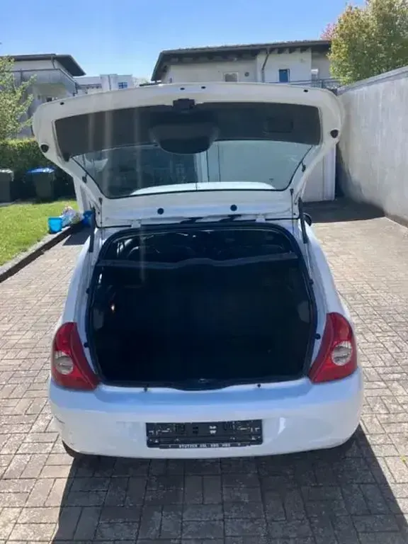 Gebraucht Renault Clio Authentique 58 PS (42 kW) 2010 Weiß Kleinwagen
