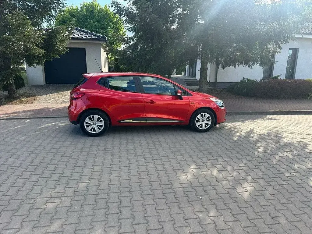 Gebraucht Renault Clio IV 90 PS (66 kW) 2016 Rot Limousine