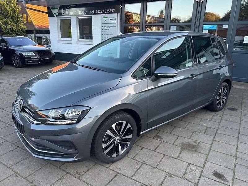 Indiumgrau Gebraucht 2020 VW Golf VIII United Limousine | 18.985 € (Fairer Preis) - Bild 1/4