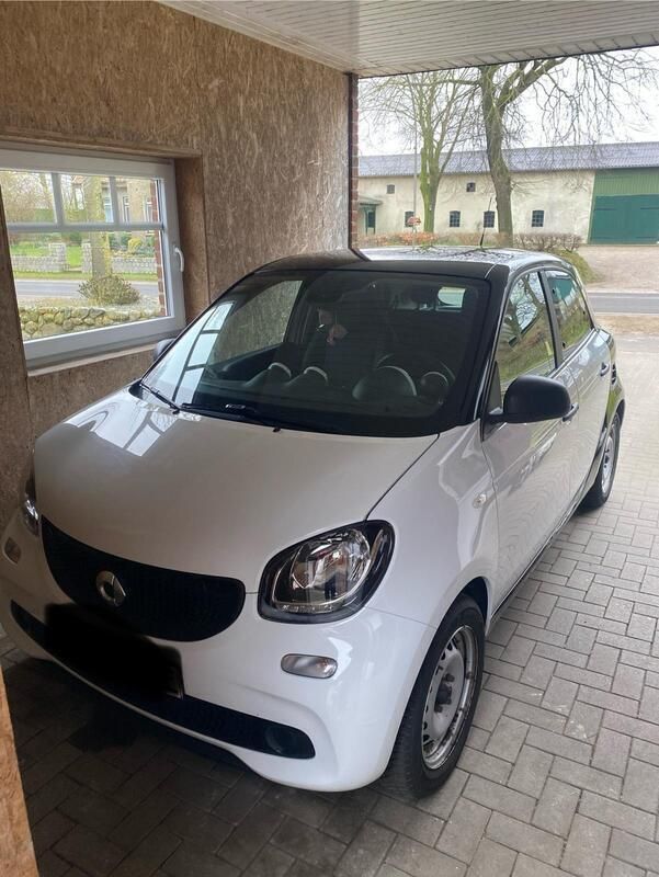 Weiß Gebraucht 2018 Smart ForFour Electric Drive Limousine | 8.000 € (Fairer Preis) - Bild 1/4