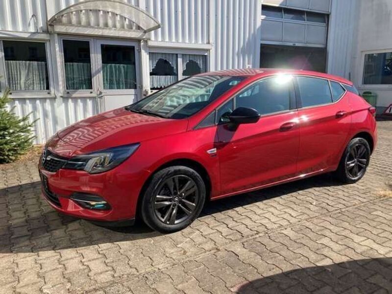 Chili rot metalic Gebraucht 2020 Opel Astra Limousine | 14.980 € (Fairer Preis) - Bild 1/4