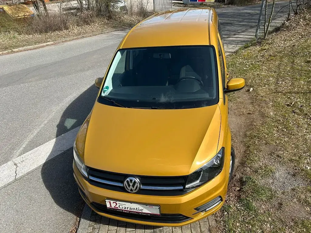 Gebraucht VW Caddy Trendline 102 PS (75 kW) 2020 Gelb Van / Kleinbus