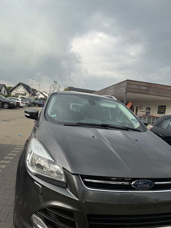 Grau Gebraucht 2015 Ford Kuga Titanium SUV | 7.500 € (Superpreis) - Bild 1/4