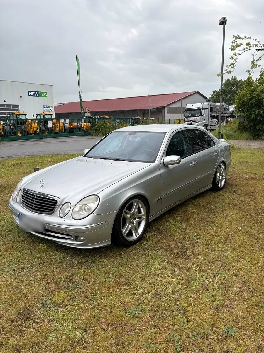 Gebraucht Mercedes E500 306 PS (225 kW) 2005 Silber Limousine