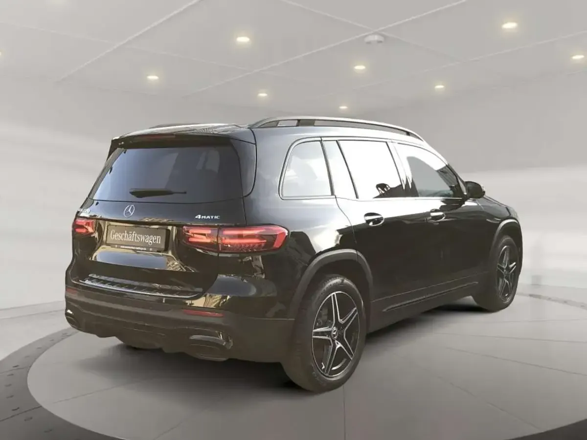 Gebraucht Mercedes GLB220 AMG 190 PS (139 kW) 2026 Schwarz SUV