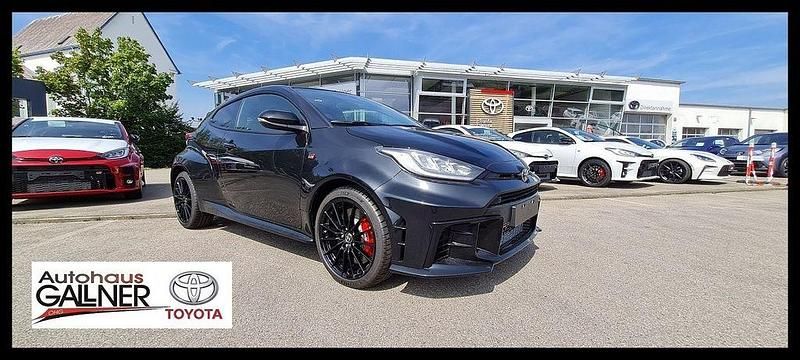 Schwarz Gebraucht 2024 Toyota Yaris Limousine | 48.888 € (Teuer) - Bild 1/4