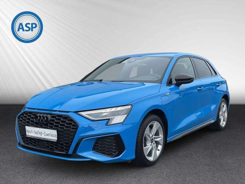 Blau (turboblau) Gebraucht 2022 Audi A3 Sportback e-tron S-Line Limousine | 29.890 € (Fairer Preis) - Bild 1/4