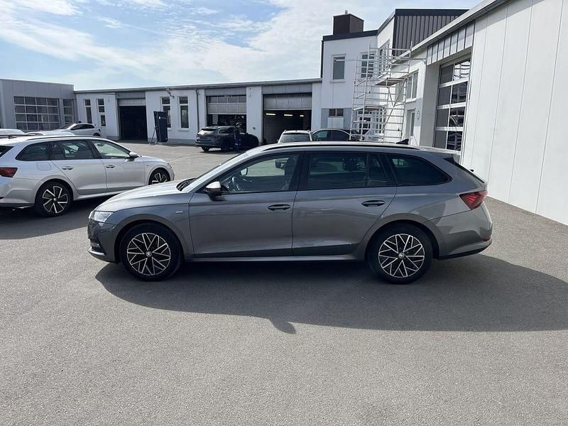 Gebraucht Skoda Octavia Clever 150 PS (110 kW) 2021 Grau Kombi